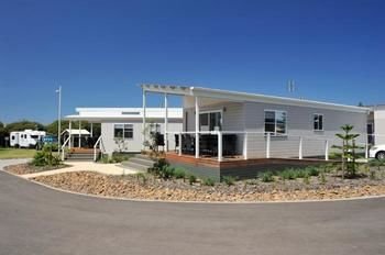 Stockton NSW Accommodation Airlie Beach