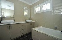 North Ryde 2 Font Furnished Apartment - Accommodation Gladstone