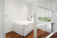 Melbourne Holiday Apartments Flinders Wharf - Accommodation QLD