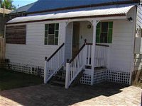 A Pine Cottage - Kingaroy Accommodation