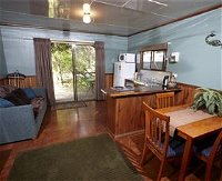 Crayfish Creek Van and Cabin Park and Spa Treehouse - Accommodation Brisbane