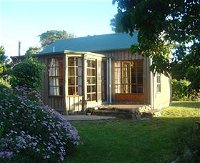 Stanley Lakeside Spa Cabins - Great Ocean Road Tourism