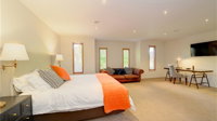 Newington Lake House - Accommodation in Brisbane