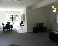 A Beach 'N Reef Motel - Accommodation in Surfers Paradise