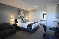 Aastro Dish Motor Inn - Accommodation in Surfers Paradise