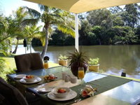 Alexander Lakeside Bed  Breakfast - Townsville Tourism
