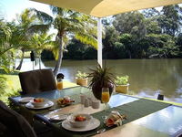 Alexander Lakeside Bed  Breakfast - Tourism Canberra