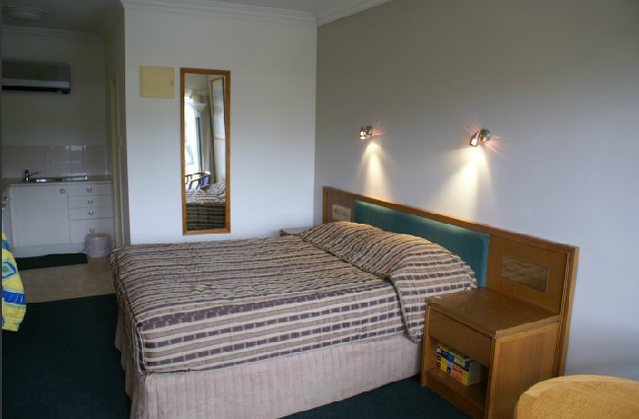 Coopers Colonial Motel - Redcliffe Tourism