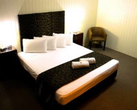 Country Plaza Motor Inn - Redcliffe Tourism