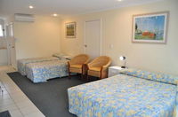 Emu Point Motel  Apartments - Mackay Tourism