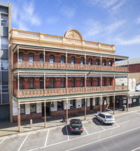 George Hotel  Cafe - Redcliffe Tourism