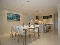 Hamilton Island Private Apartment - Poinciana - Coogee Beach Accommodation