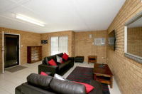 Salmon Apartment - Schoolies Week Accommodation