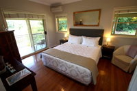 The Acreage B  B - Accommodation Redcliffe