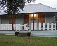 Tinonee Cottages - Townsville Tourism