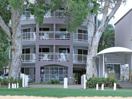 Coral Horizons Beachfront Apartments - Accommodation Airlie Beach