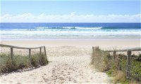 Golden Riviera Beach Resort - Surfers Gold Coast