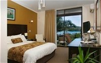 Whale Motor Inn and Restaurant - Gold Coast 4U