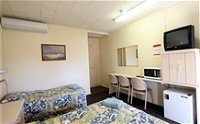 Wattle Tree Motel - Cootamundra - Bundaberg Accommodation