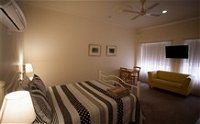 Millies Guesthouse and Serviced Apartments - - Surfers Gold Coast