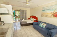 Tropical Palms Resort  4WD Hire - eAccommodation