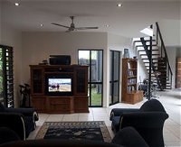 Dolphin Beach House - Accommodation Redcliffe