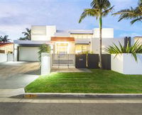 The Grand at Vogue Holiday Homes - Tourism Caloundra