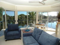 Alexander Lakeside Bed and Breakfast - Accommodation Main Beach