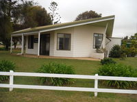 Catalina Cottage - Townsville Tourism