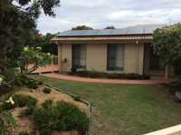 Beachside Way Dog Friendly Holiday House - Accommodation Cairns