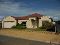 New Ladsys - Accommodation Yamba