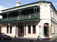 Adelaides Shakespeare Backpackers International Hostel - Redcliffe Tourism
