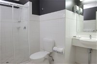 Adelaide Riviera Hotel - Accommodation in Surfers Paradise