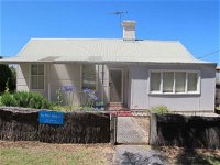 Holly's Holiday Home - Geraldton Accommodation