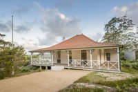 Hilltop Cottage - Mackay Tourism