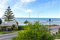 Ariadne - A Hop Skip and a Jump to the Beach with Sea Views - Accommodation Perth