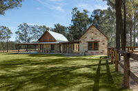 Enzo Cottage - Craftsmen Built Luxury Cottage - Accommodation 4U