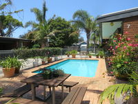 Lakes Waterfront Motel - Hervey Bay Accommodation