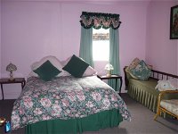 Old Colony Inn Bed and Breakfast and Accommodation - Whitsundays Tourism