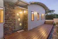 Caves Retreat - Accommodation Airlie Beach