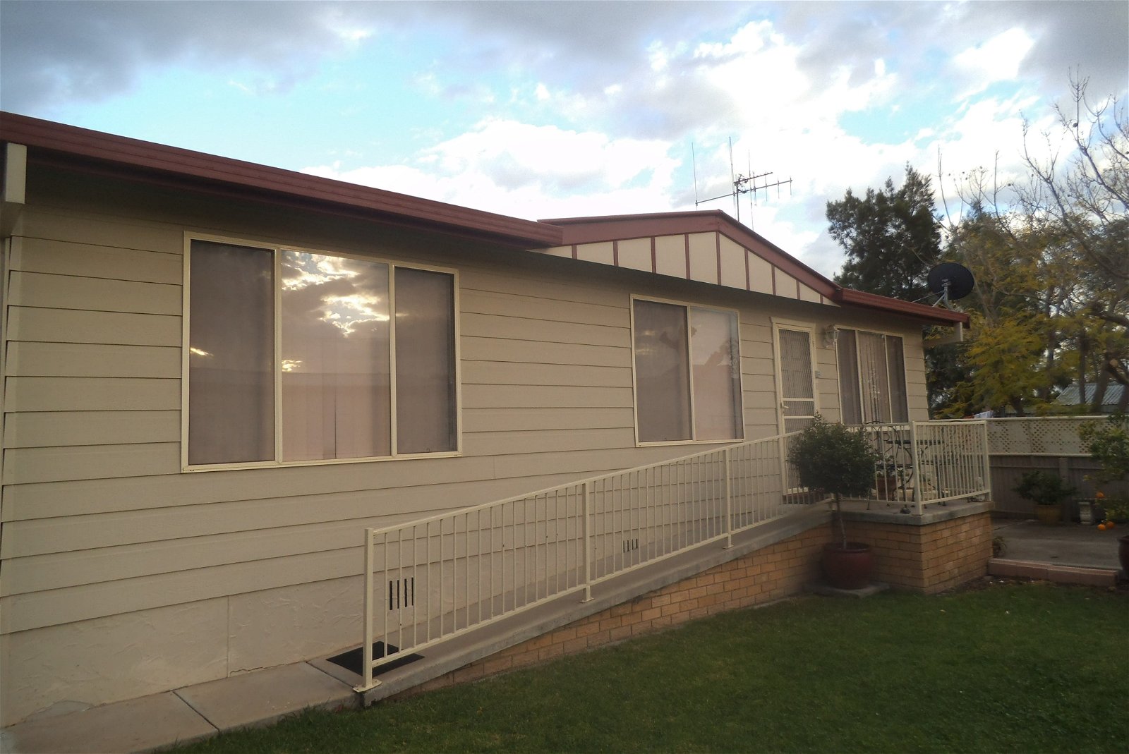 Forbes NSW Accommodation Whitsundays