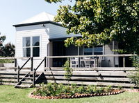 Rose Cottage with Vineyard Views - Redcliffe Tourism