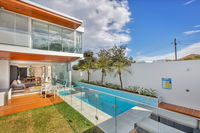 Stunning Luxury Home - Accommodation in Surfers Paradise