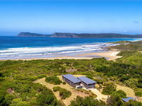 Cloudy Bay Beach House - Accommodation Airlie Beach