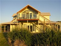 Logans Beach House and Apartments - Tourism Canberra
