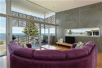 New York Loft Style Waterfront 3BR Holiday Home - Accommodation Rockhampton