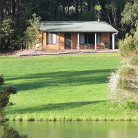 Pemberton Lake View Chalets - Townsville Tourism