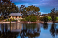 Stonewell Cottages and Vineyards - Goulburn Accommodation