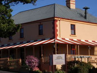 Meredith House And Mews - Redcliffe Tourism