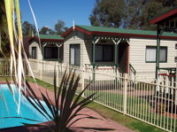 Parkes Country Cabins - Accommodation in Bendigo